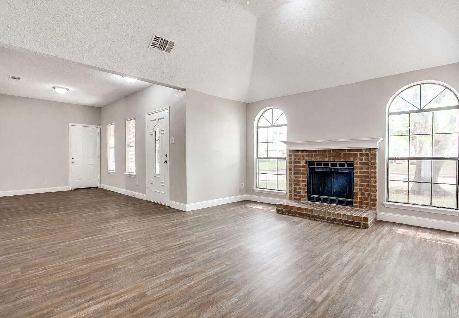 3 bed, 2.0 bath, 1704 sqft, $2,150 — Photo 4