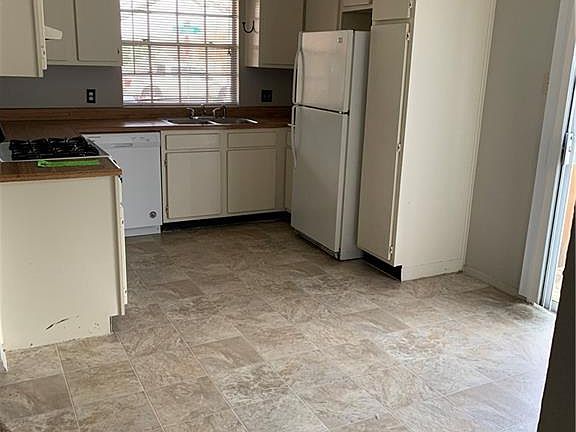3rd image of 7701 Croftwood Dr #A