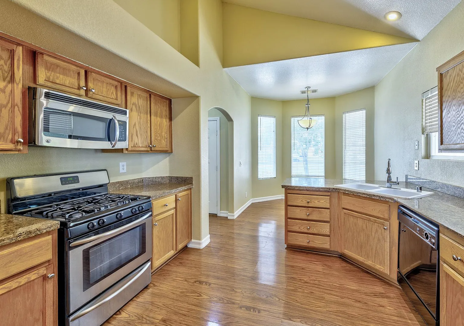 933 Scarlet Haze Avenue, Las Vegas, Nevada 89183 — Photo 4