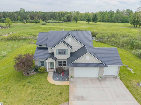 6702 Links Dr, Mount Pleasant, MI 48858