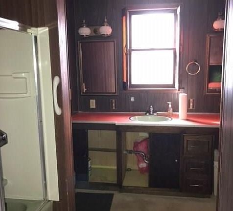 3rd image of 410 32nd St NE