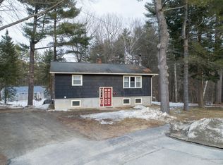 10 Roberta St, Farmingdale, ME 04344