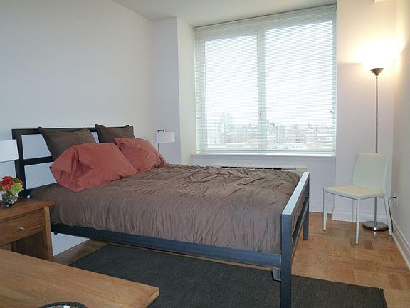 5th image of 1510 Lexington Ave APT 15Q
