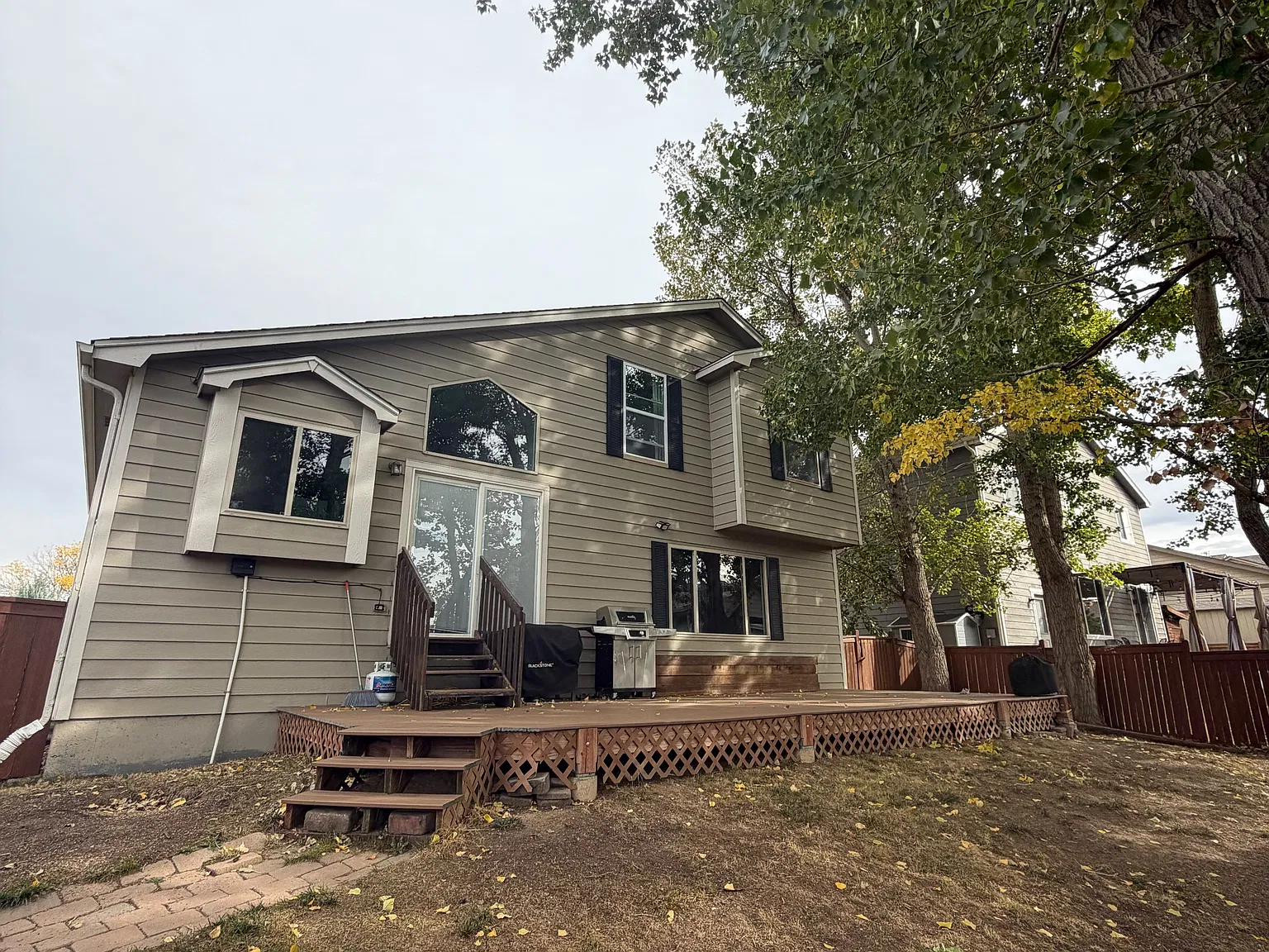 4 bed, 2417 sqft, $3,200 — Photo 2