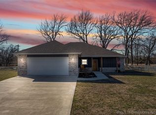 2104 S Spring St, Grove, OK 74344