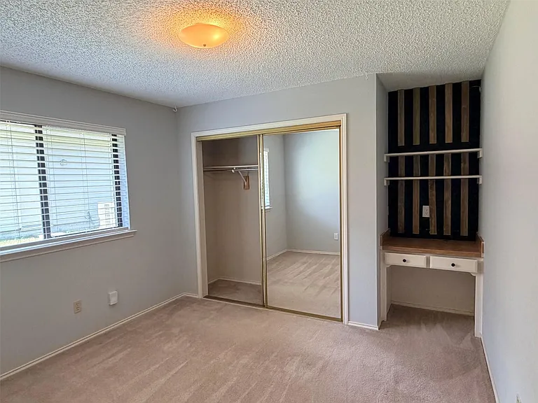 1712 Colonial Ct — Photo 9