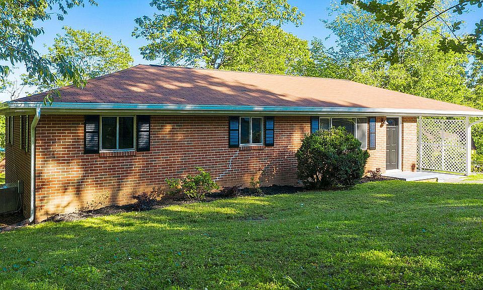 1st image of 126 Belleview Dr SE