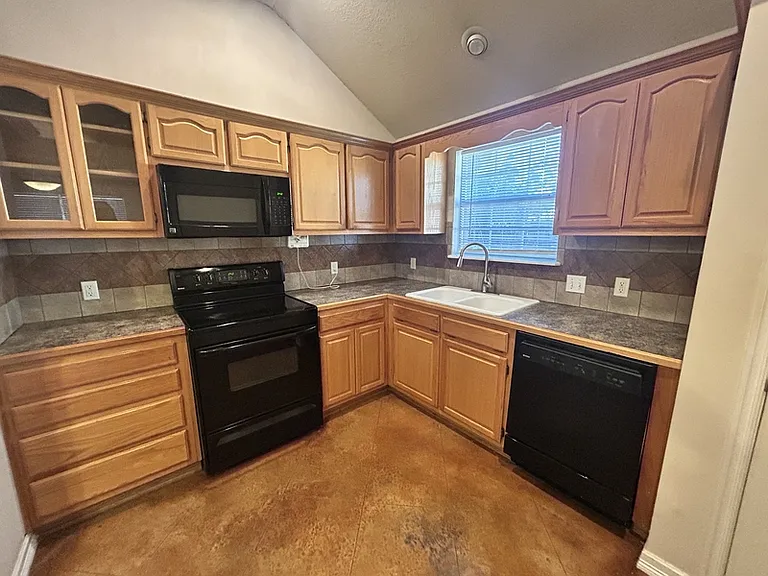 11812 N 107th East Ave — Photo 3