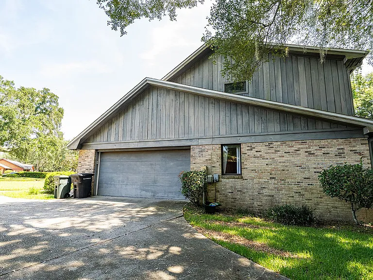 3724 Longchamp Cir — Photo 49