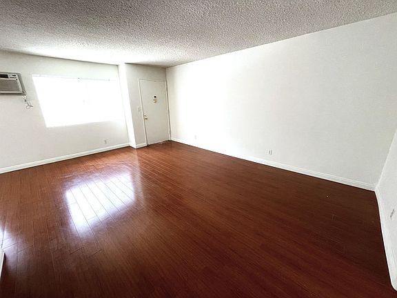 2nd image of 3207 Bagley Ave APT 2