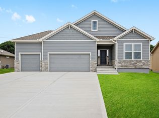 4505 SW Robinson Dr, Lees Summit, MO 64083