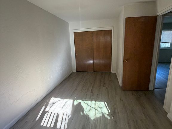4th image of 907 Hellam St