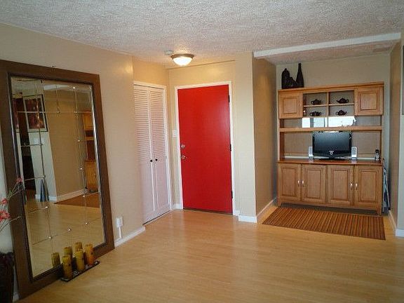 Alcove for desk