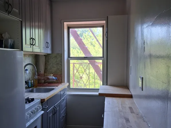 5444 Arlington Avenue image 1 of 10