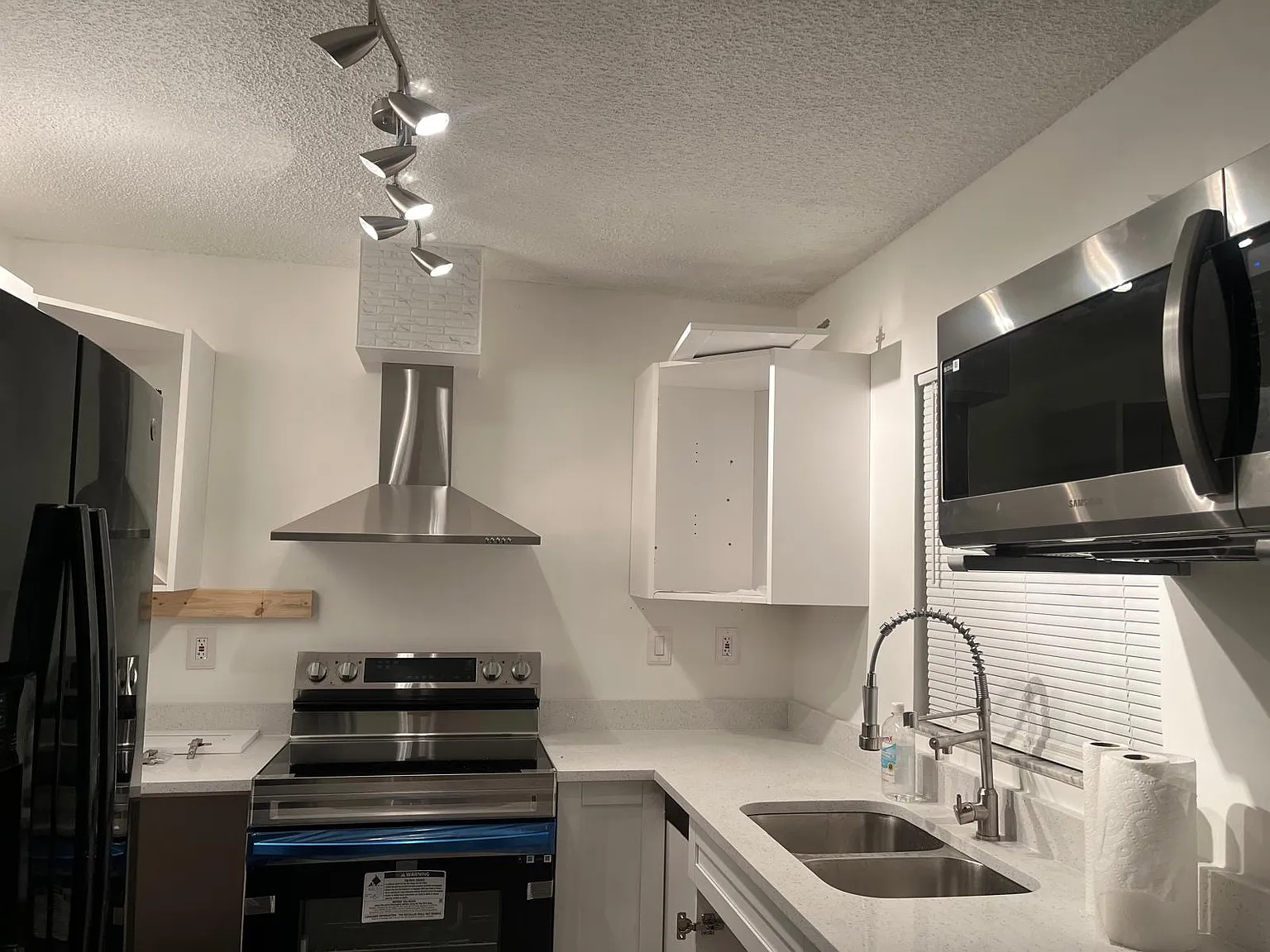 4 bed, 1368 sqft, $3,200 — Photo 2