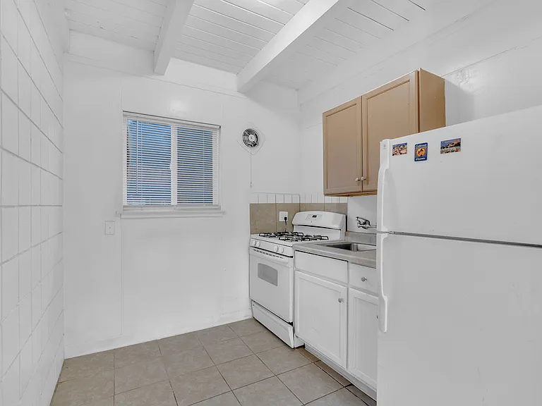 Vassar Apartment — Photo 5