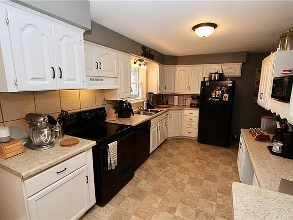 2nd image of 202 Scott Ave