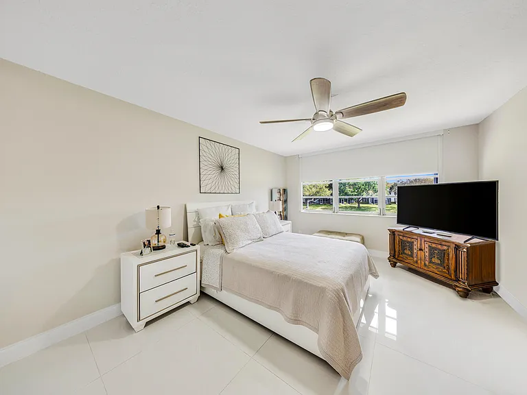 4261 W Palm Aire Dr #204 — Photo 27