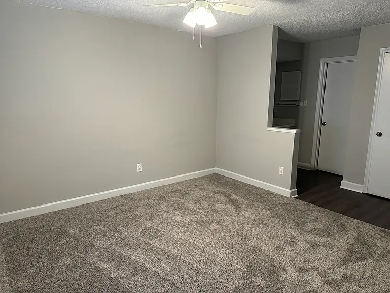 Avery Close Condominiums — Photo 60