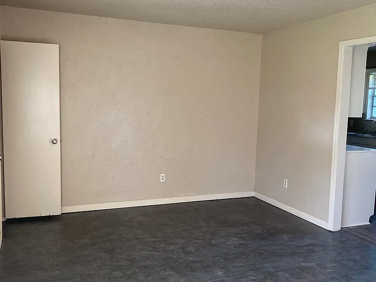 4808 Sunset Ter — Photo 3
