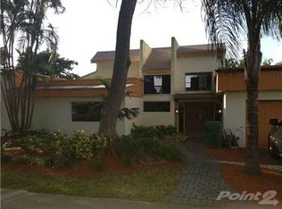 2340 NE 199th St, Miami, FL 33180