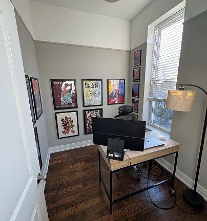 2nd image of 1059 N Damen Ave APT 3F