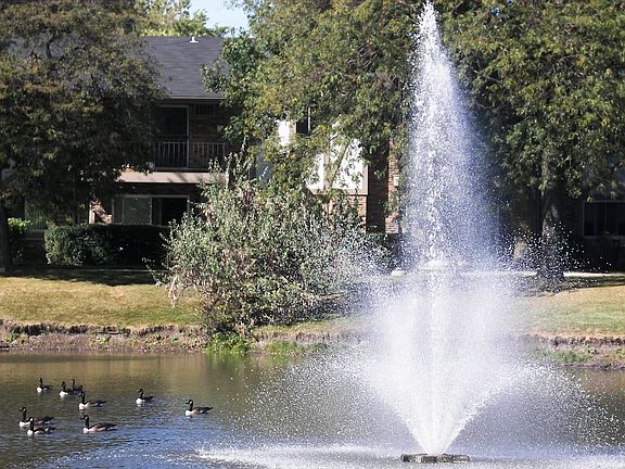 5th image of 16w470 Lake Drive #106