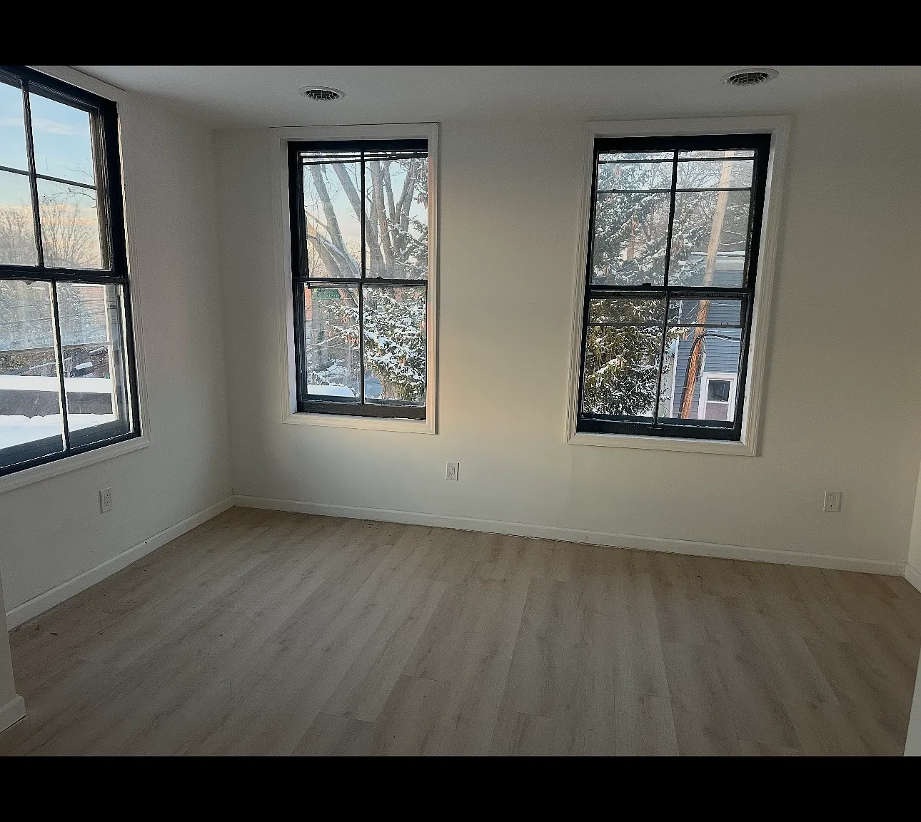 3 bed, 1200 sqft, $1,450 — Photo 1
