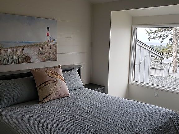 4th image of 400 Bluffs Ct #22