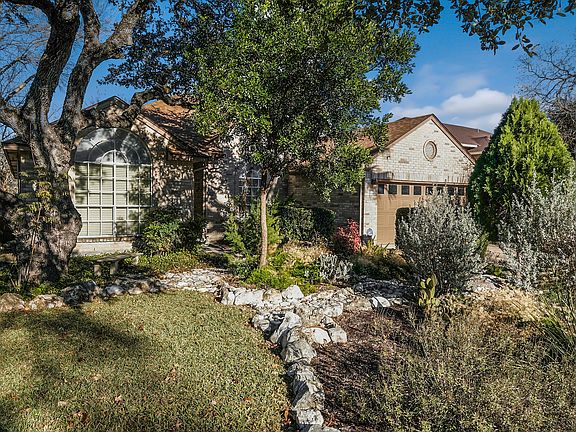2nd image of 2315 Encino Cliff St