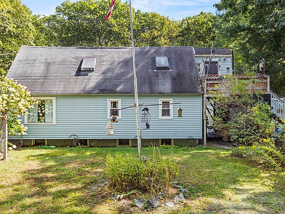 2nd image of 10 Larrabee Farm Road
