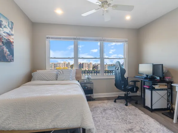 302 The Promenade image 28 of 48