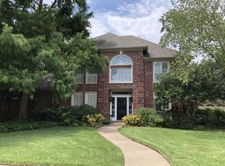 911 Pinewood Ln, Seabrook, TX 77586