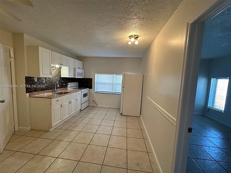 1245 NE 15th Ave #B — Photo 2