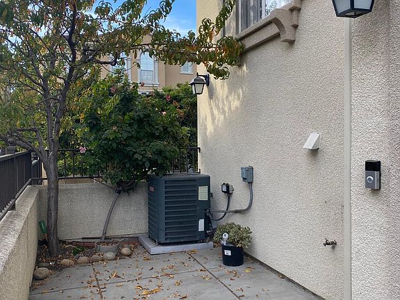 4th image of 472 Adeline Ave