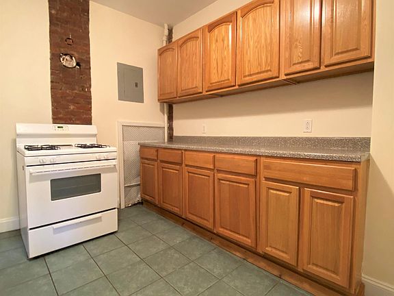 5th image of 978 Sterling Ave