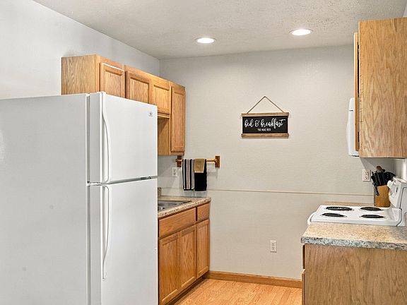 4th image of 425 Eagle Drive
