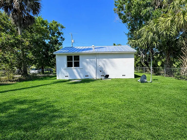 569 Nuna Ave — Photo 13