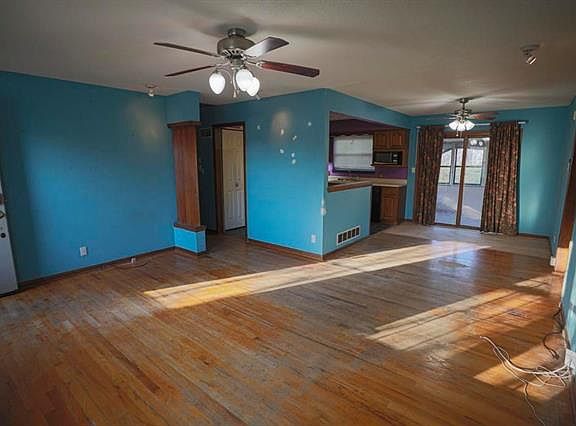 3rd image of 4014 Woodbury St