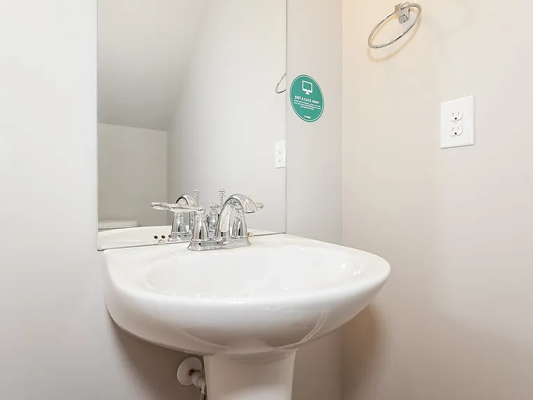 208 Neal Dr — Photo 16