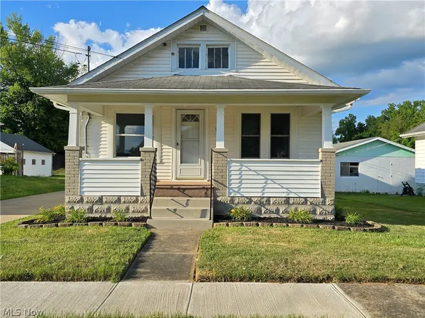 909 29th St, Vienna, WV 26105