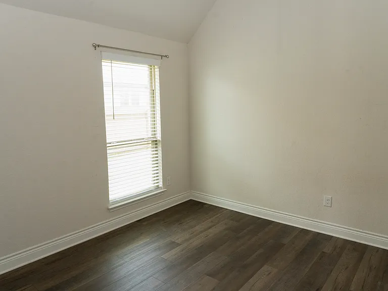 Guest bedroom 2