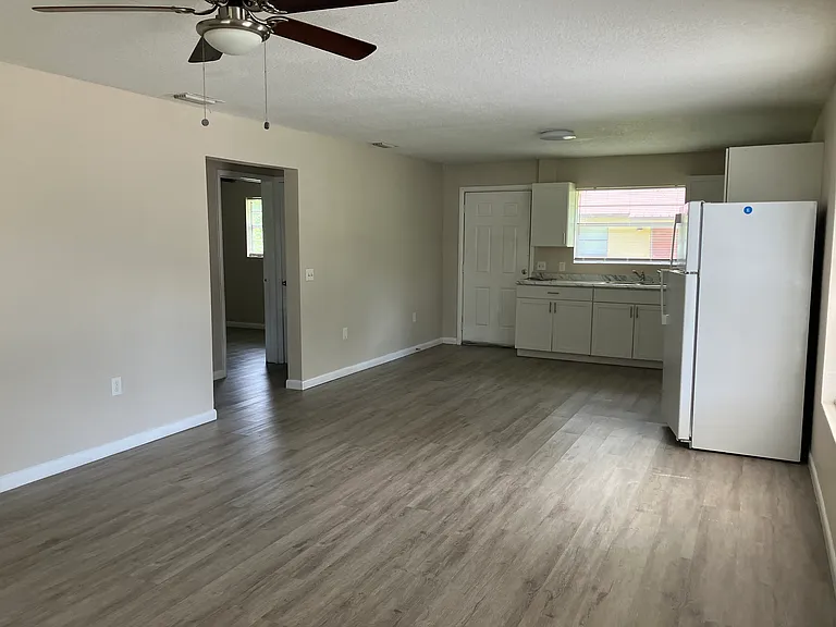 102-106 N Jasper St #110-A — Photo 5