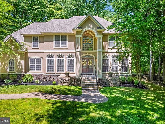 5th image of 15 Waterview Dr