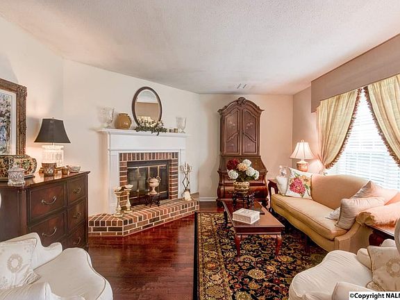 4th image of 6661 Steeplechase Dr NW