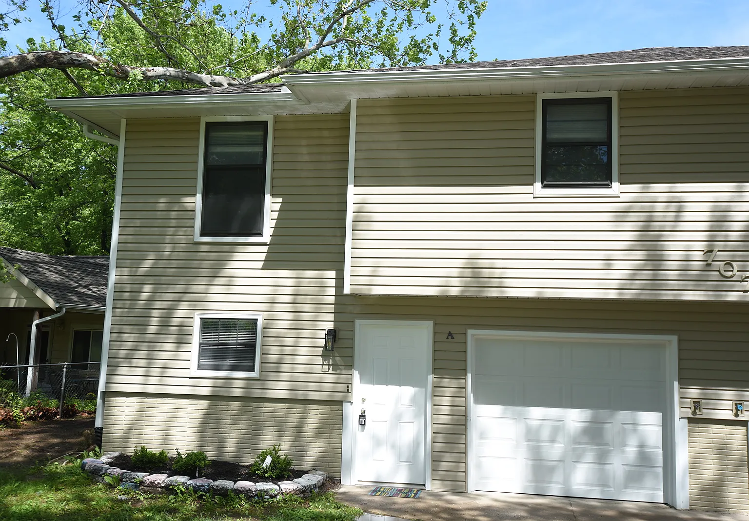 3 bed, 1200 sqft, $1,695 — Photo 1
