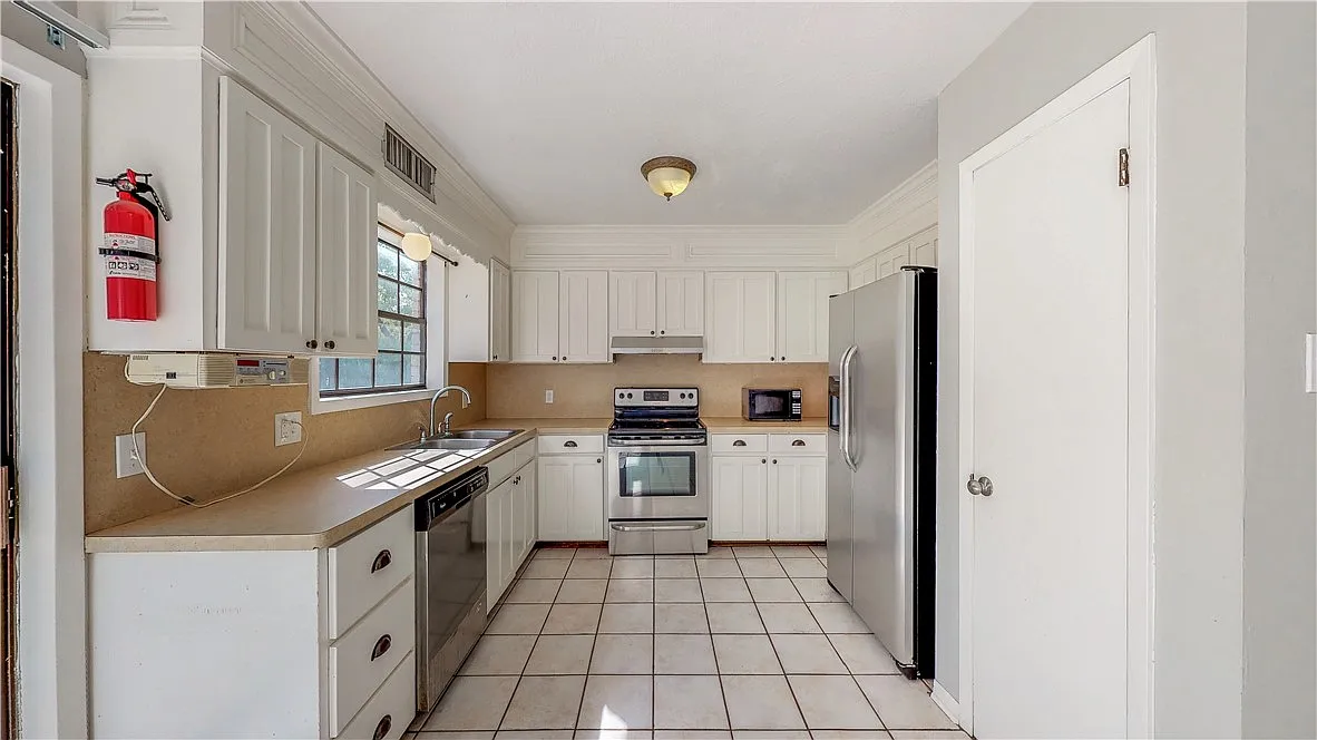 4 bed, 1739 sqft, $1,900 — Photo 4