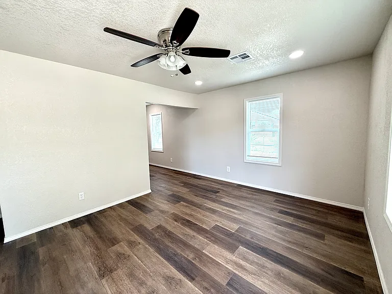 413 M St NE — Photo 5