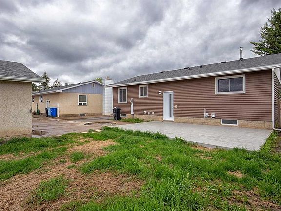 2nd image of 4 SE McLeod St