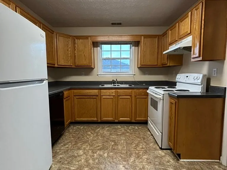 101 Braxton Ct — Photo 18